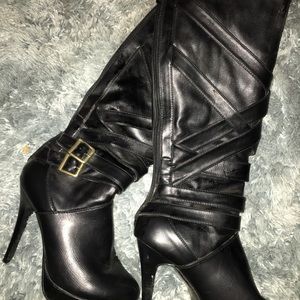 Woman’s bellow the knee boots !